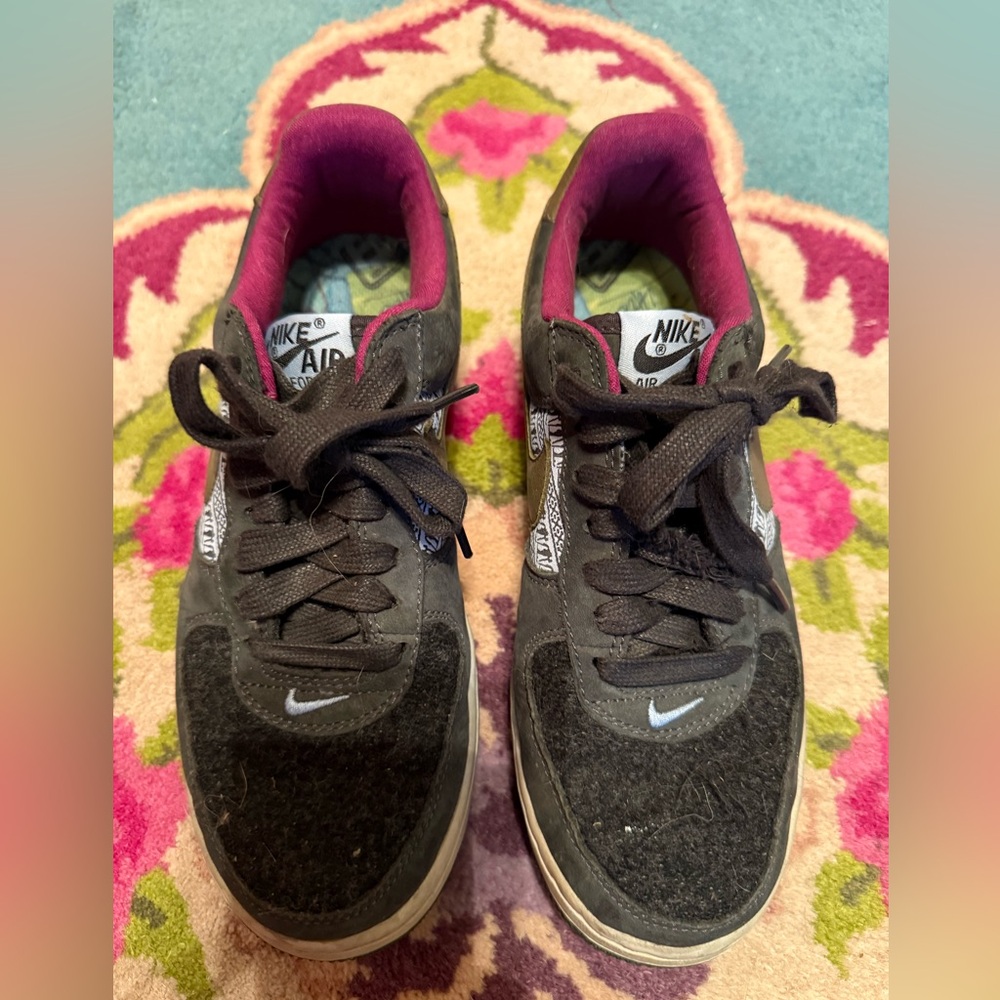 Vintage, never worn Nike Air Women's Black Suede Sneakers with Pink Lining